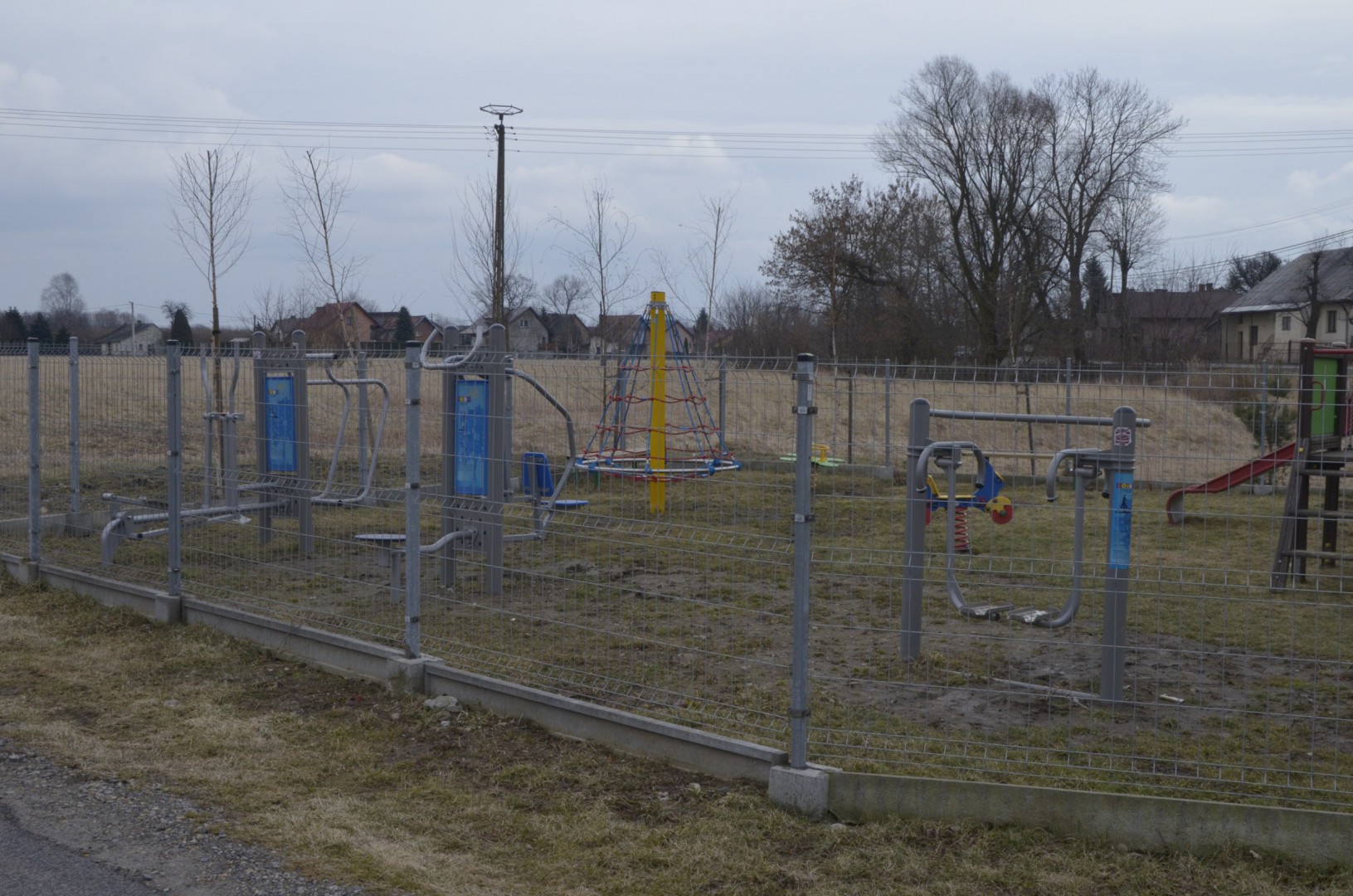 Zdjęcie do projektu Rozbudowa placu zabaw oraz budowa zewnętrznej siłowni przy ul. Wałowej